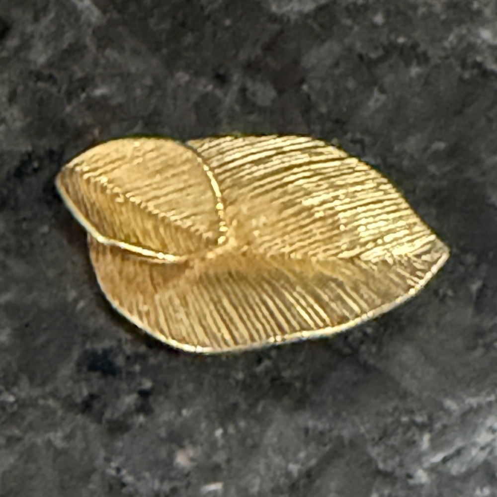 Amway Brushed Gold Tone Metal Leaf Brooch or Pendant Signed Vintage 1980's